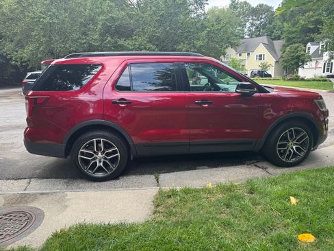 Used 2016 Ford Explorer Sport w/ Equipment Group 401A AWD/4WD image 9