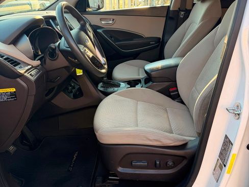 Used 2017 Hyundai Santa Fe SE FWD image 11