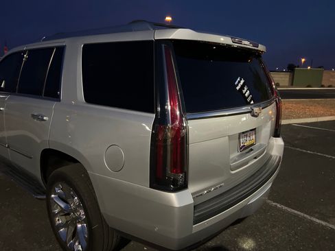 Used 2019 Cadillac Escalade Premium Luxury image 11