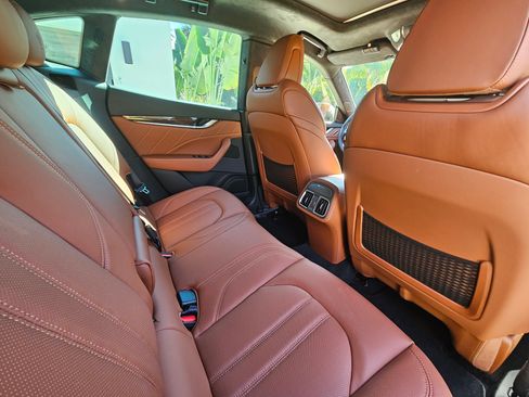 Used 2022 Maserati Levante Modena image 11