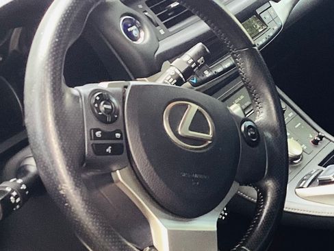 Used 2015 Lexus CT 200h w/ Navigation Package FWD image 15