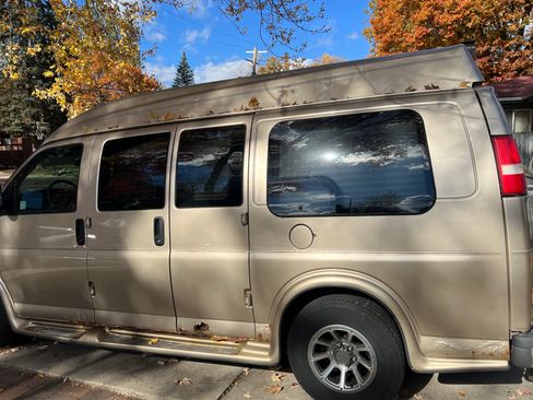 Used 2005 Chevrolet Express 1500 w/ Preferred Equipment Group image 11