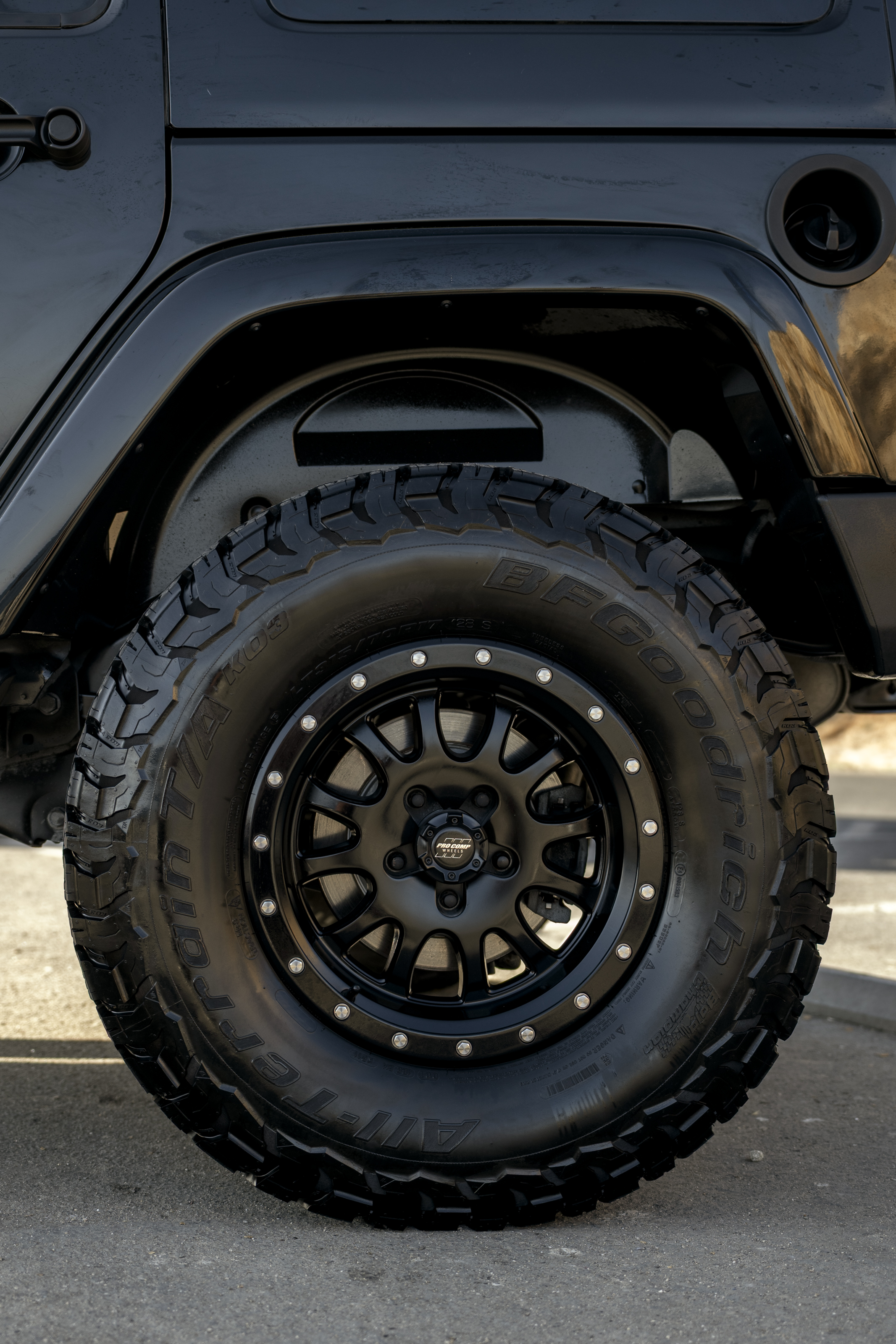 Used 2015 Jeep Wrangler Unlimited Sahara w/ Connectivity Group AWD/4WD image 15