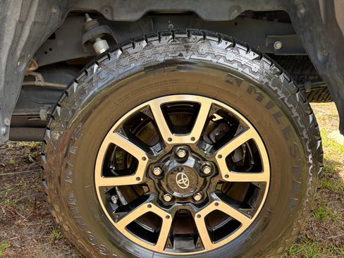 Used 2017 Toyota Tundra SR5 w/ TRD Off Road Package image 11