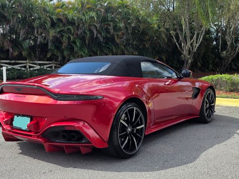 Used 2021 Aston Martin V8 Vantage Roadster image 21