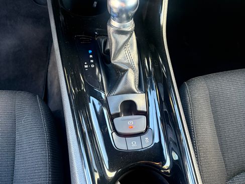 Used 2019 Toyota C-HR XLE FWD image 21