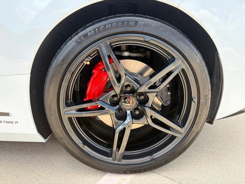Used 2020 Chevrolet Corvette Stingray Preferred Cpe w/ 2LT Preferred Equipment Group RWD image 17