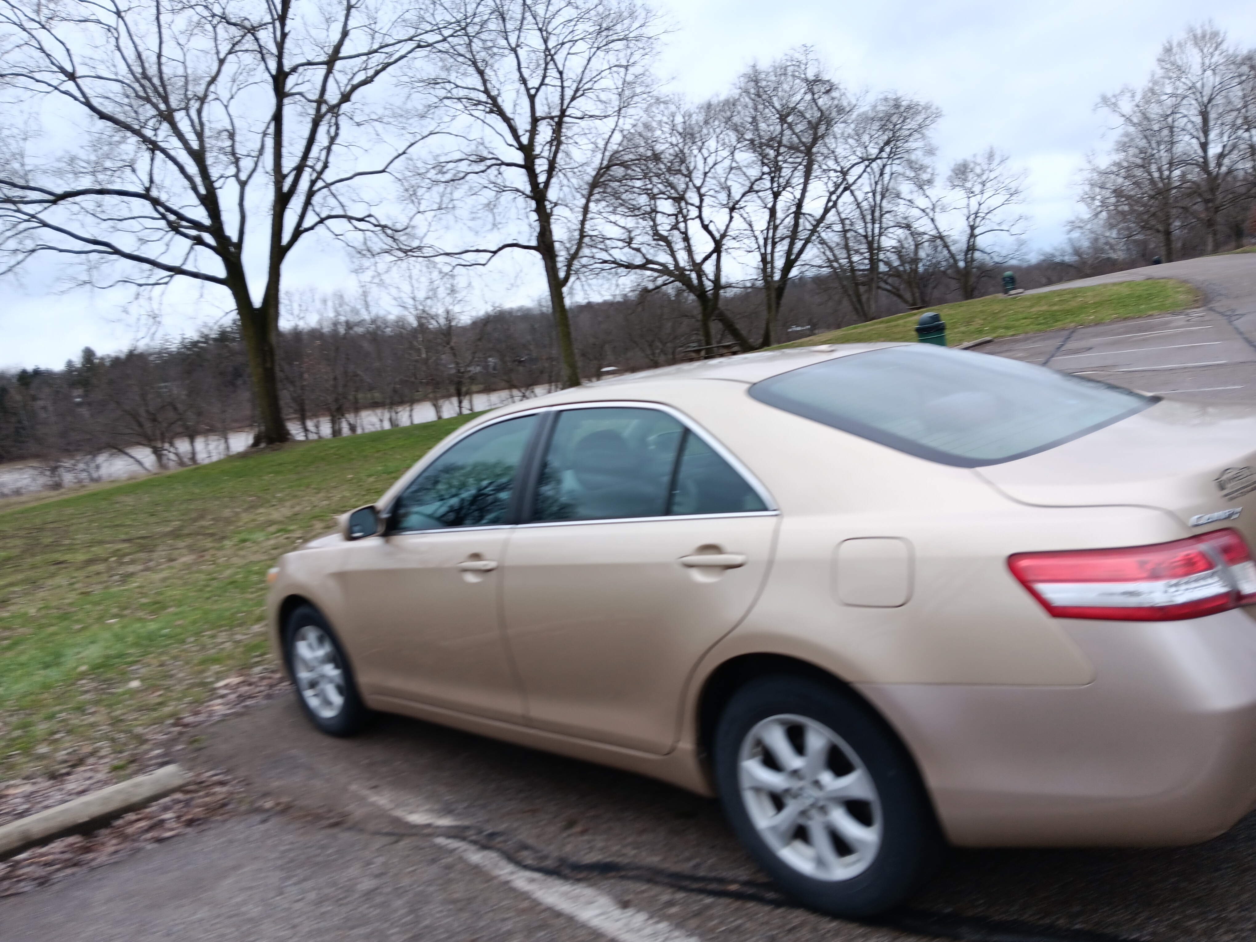 Used 2011 Toyota Camry LE w/ LE Extra-Value Pkg FWD image 6