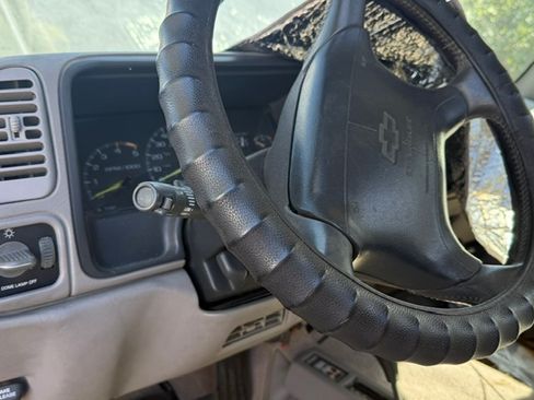 Used 1995 Chevrolet Silverado 1500 4x4 Regular Cab image 9