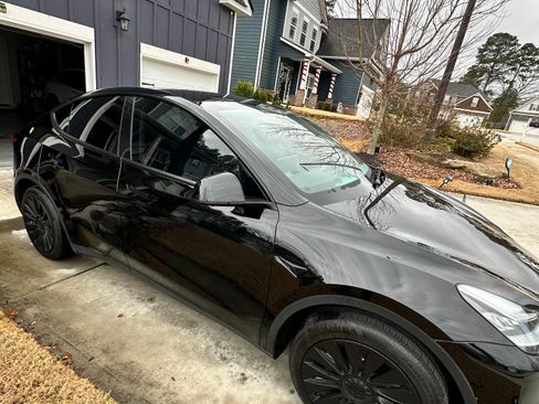 Used 2022 Tesla Model Y Long Range image 1