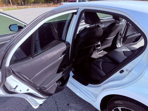 Used 2020 Toyota Camry SE image 9