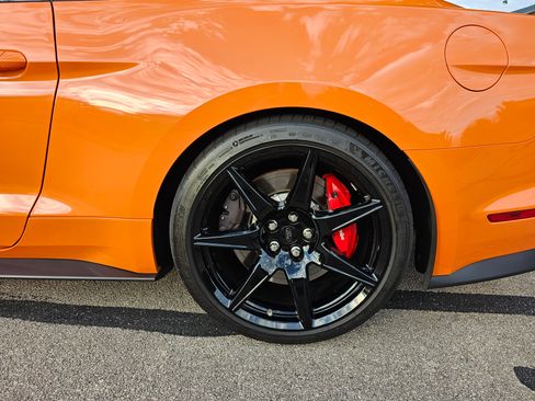 Used 2021 Ford Mustang Shelby GT500 w/ Carbon Fiber Handling Package image 15