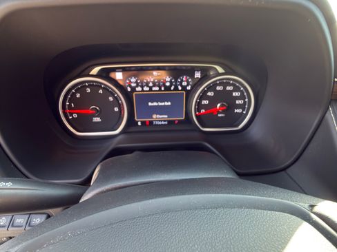 Used 2021 Chevrolet Suburban Premier image 14