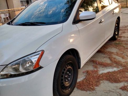 Used 2014 Nissan Sentra SV image 2
