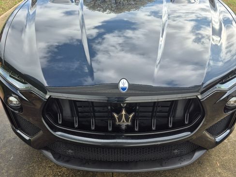 Used 2022 Maserati Levante Trofeo AWD/4WD image 4