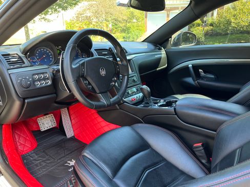 Used 2015 Maserati GranTurismo MC image 9