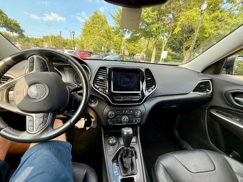Used 2019 Jeep Cherokee Limited AWD/4WD image 14