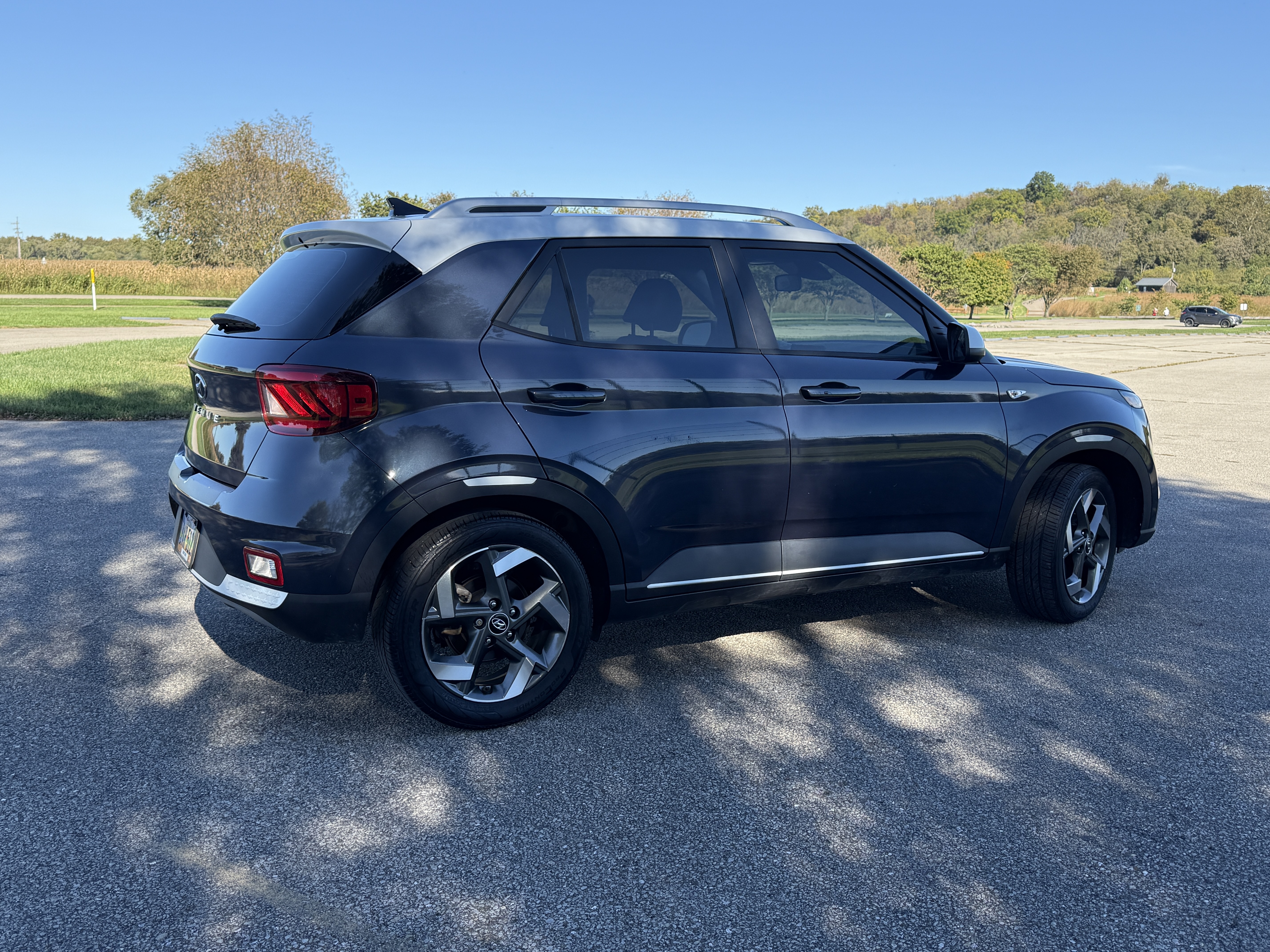 Used 2022 Hyundai Venue Limited FWD image 11