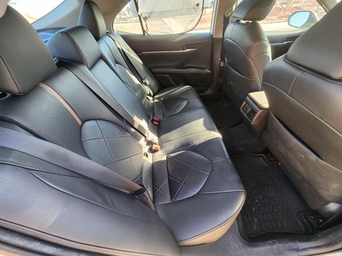 Used 2019 Toyota Camry XLE FWD image 9