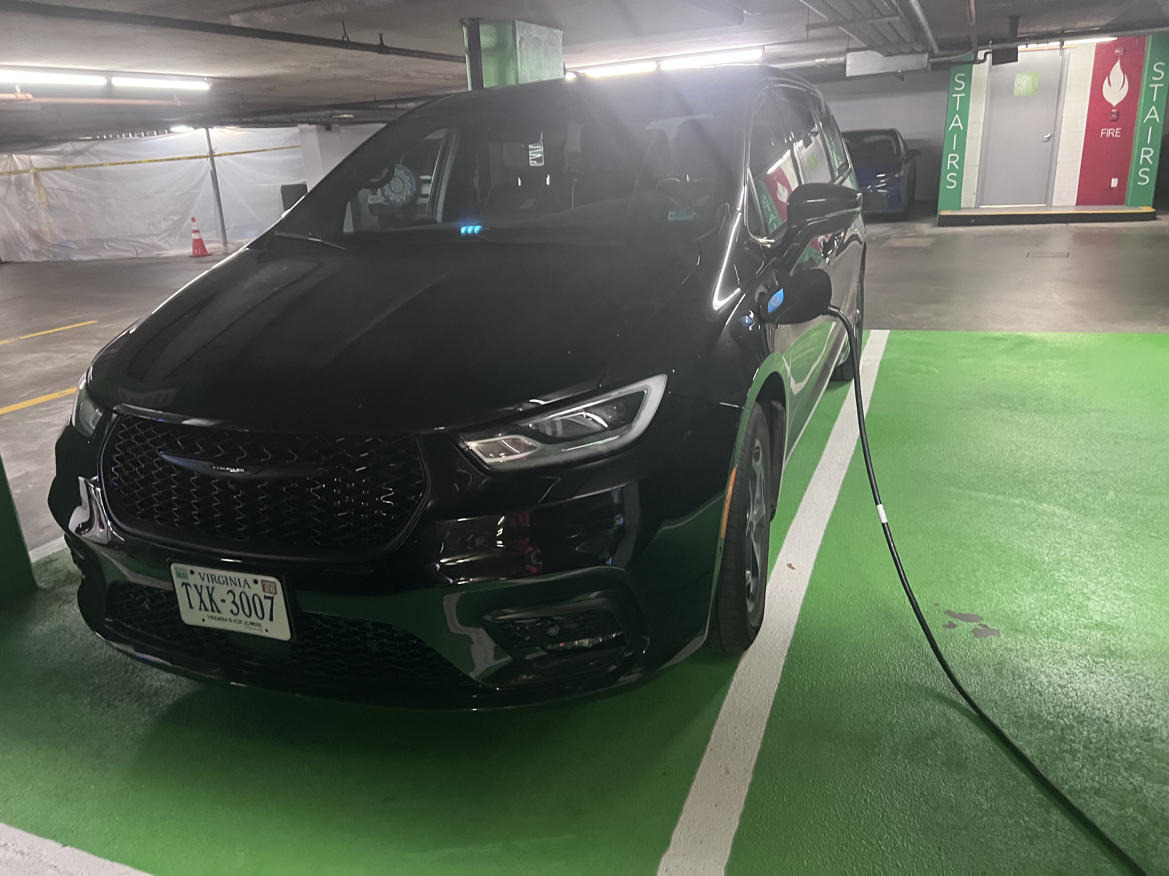 Used 2022 Chrysler Pacifica Limited w/ Uconnect Theater Family Group FWD image 5