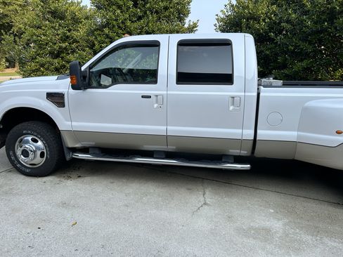 Used 2010 Ford F350 Lariat image 8
