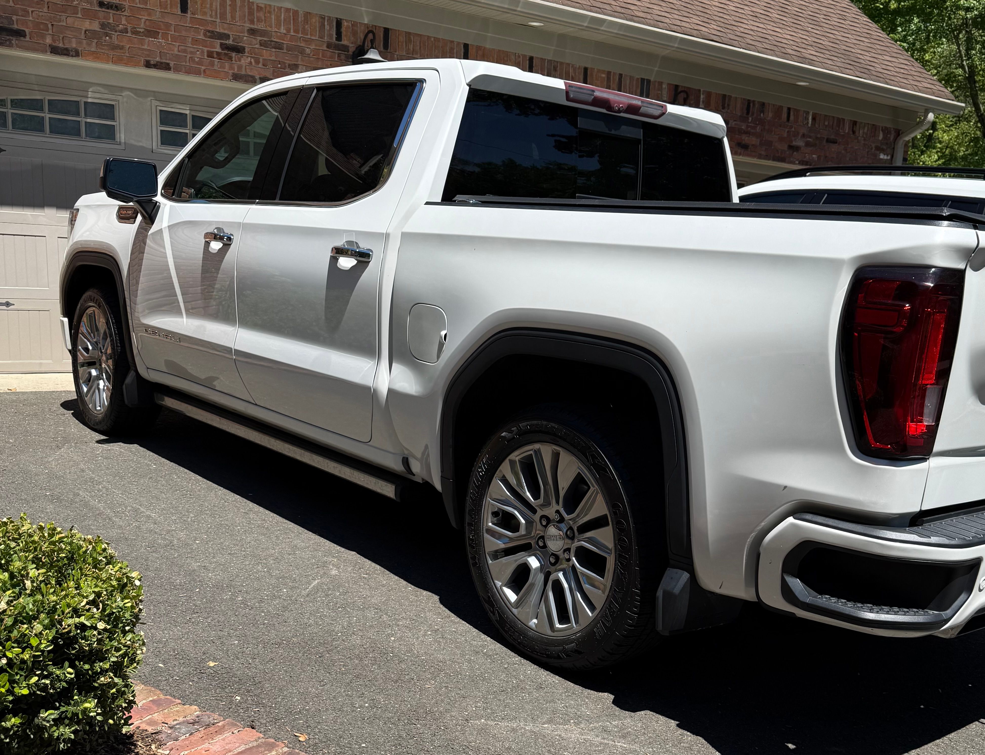 Used 2021 GMC Sierra 1500 Denali w/ Denali Ultimate Package AWD/4WD image 1
