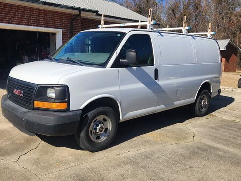 Used 2015 GMC Savana 2500 Van 3D image 2