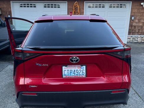 Used 2025 Toyota bZ4X FWD image 8