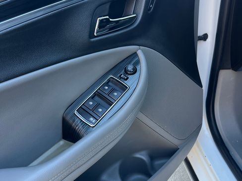 Used 2016 Chevrolet Impala LT image 16