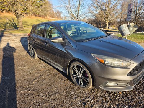 Used 2016 Ford Focus ST FWD image 4