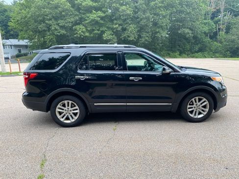 Used 2011 Ford Explorer XLT w/ 202A Rapid Spec Order Code FWD image 2