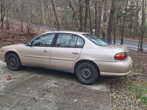 Used 2003 Chevrolet Malibu V6 w/ Preferred Equipment Group 1 image 4