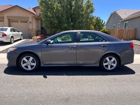 Used 2013 Toyota Camry SE FWD image 2