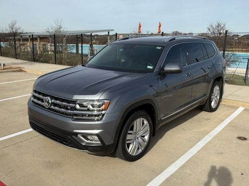 Used 2019 Volkswagen Atlas SEL Premium image 2