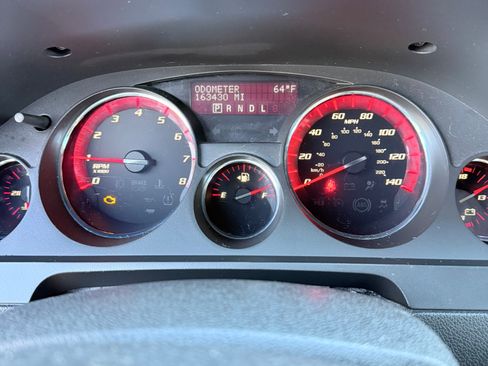 Used 2011 GMC Acadia SLT w/ LPO, 'HIT The Road' Package image 19