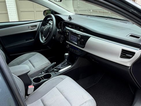 Used 2015 Toyota Corolla LE FWD image 11