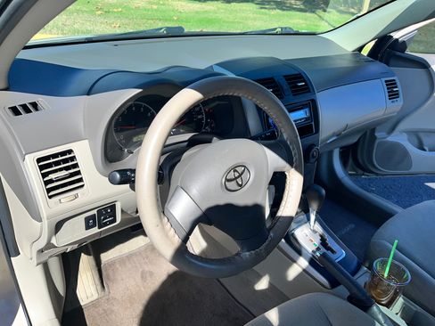 Used 2010 Toyota Corolla LE image 9