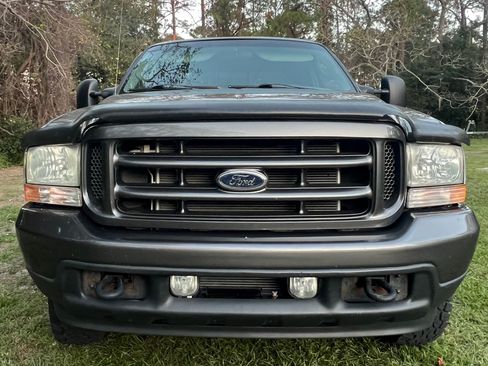 Used 2004 Ford F250 XLT image 2