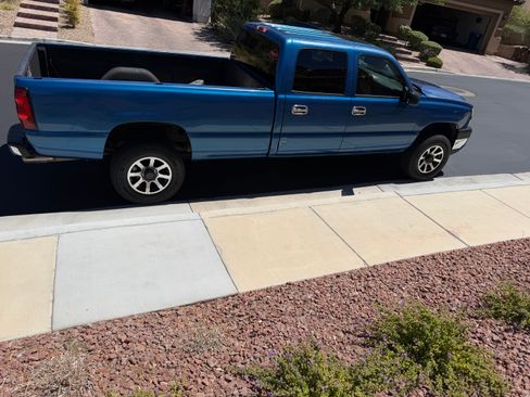 Used 2006 Chevrolet Silverado 2500 LT w/ Heavy-Duty Power Package AWD/4WD image 5