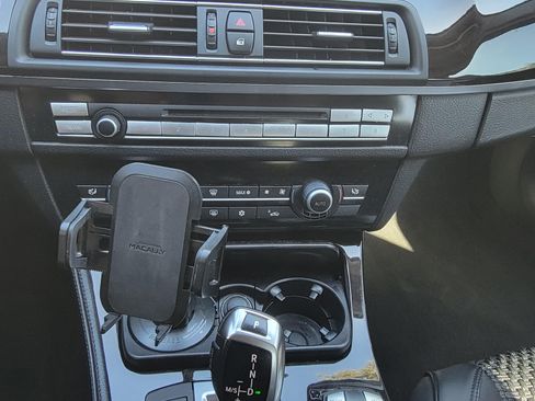 Used 2011 BMW 528i Sedan image 12