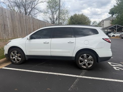 Used 2016 Chevrolet Traverse LT w/ Style and Technology Package image 1