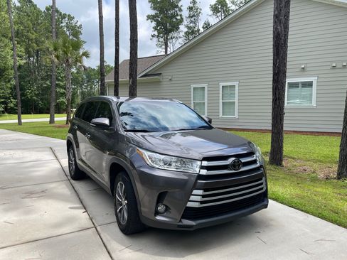 Used 2019 Toyota Highlander XLE image 5