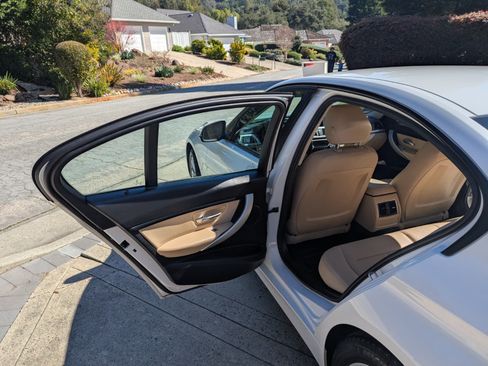 Used 2018 BMW 320i Sedan image 11