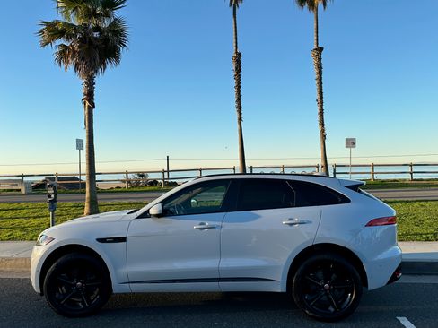 Used 2018 Jaguar F-PACE R-Sport image 2