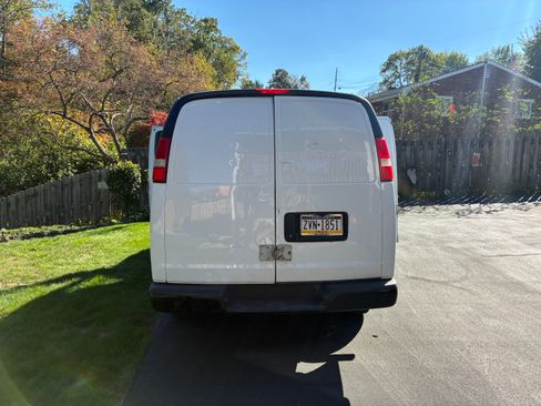 Used 2017 Chevrolet Express 2500 image 13