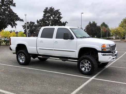 Used 2005 GMC Sierra 2500 SLT AWD/4WD image 4