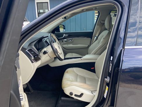 Used 2017 Volvo XC90 T6 Momentum w/ Vision Package image 8