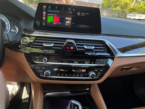 Used 2018 BMW 540i w/ M Sport Package image 15