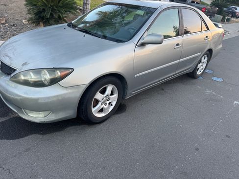 Used 2005 Toyota Camry SE FWD image 1
