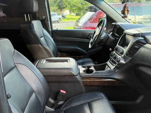 Used 2017 Chevrolet Tahoe LT w/ Luxury Package AWD/4WD image 9